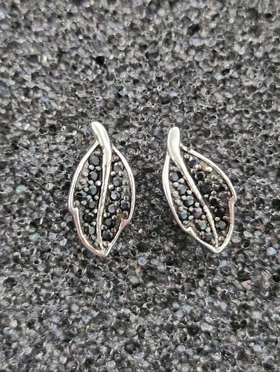 Vintage Jewelry - Vintage Genuine Silver Black Zirconias Stud Earrings Retro Feminine Minimalist